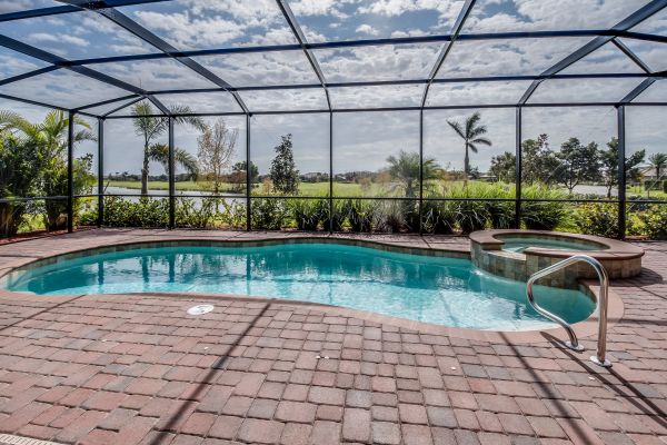 Pool Enclosure Cleaning in Ankeny