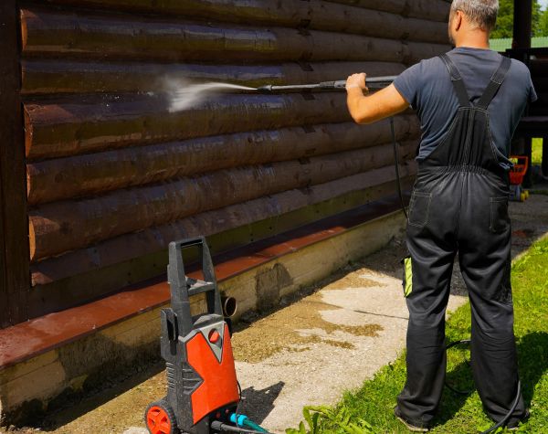 Log Home Pressure Washing in Ankeny