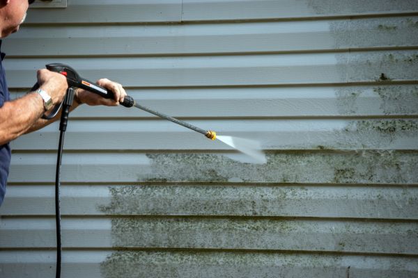 Vinyl Siding Power Washing in Ankeny