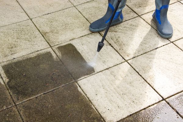 Outdoor Concrete Cleaning in Ankeny