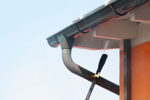 Eaves Power Washing in Ankeny